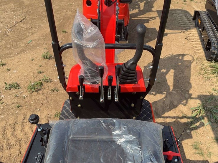 me15-mini-excavator-image-8
