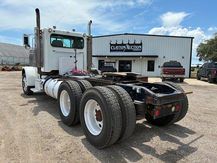2015-peterbilt-379-image-4
