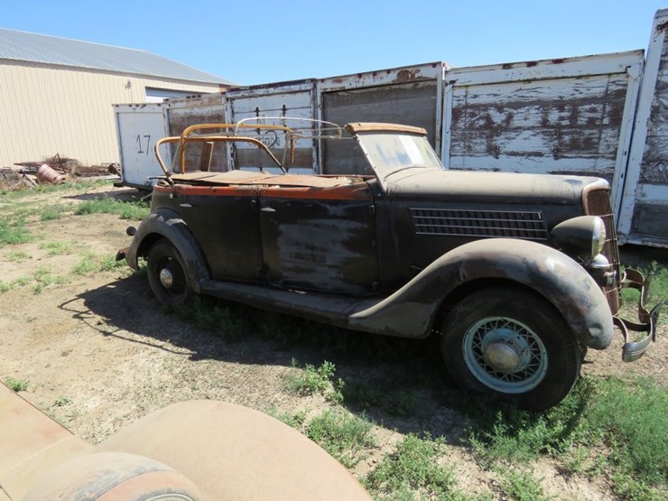 1935-ford-4dr-phaeton-image-4