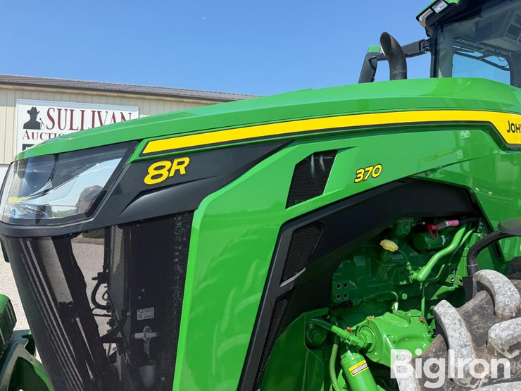 2025-john-deere-8r-370-image-10