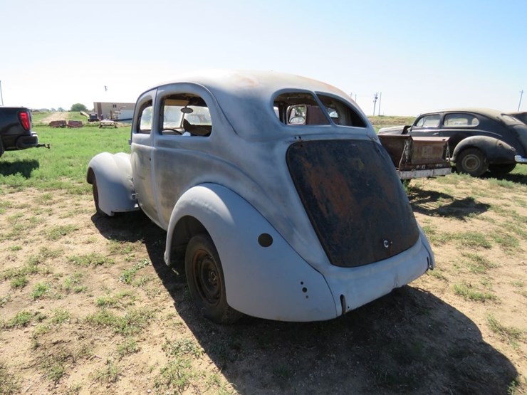 1937-ford-slant-back-tudor-sedan-image-6