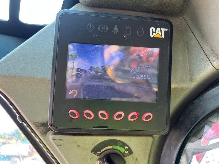 2017-caterpillar-262d-image-23