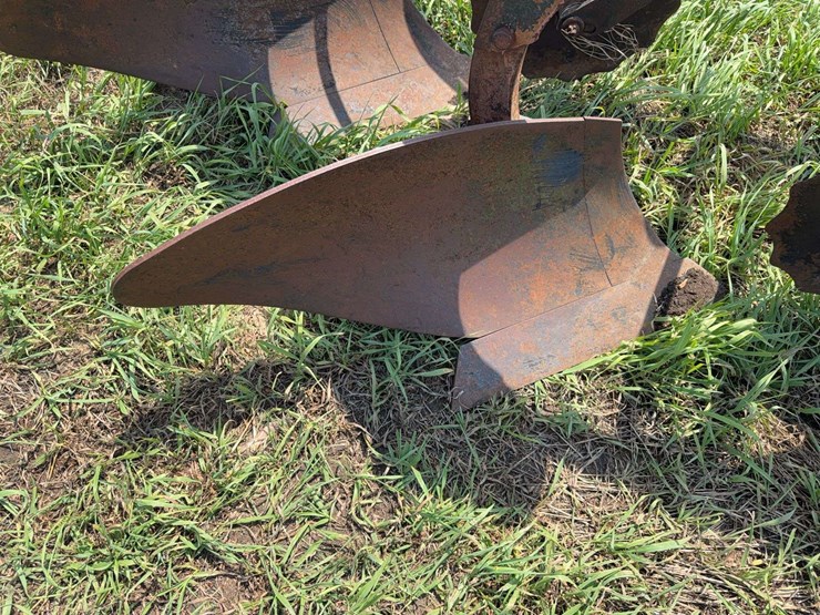 mccormick-deering-412-four-bottom-14”-fast-hitch-mold-board-plow-image-19
