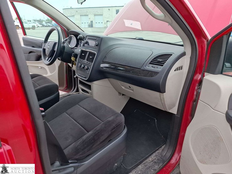 2013-dodge-grand-caravan-image-18