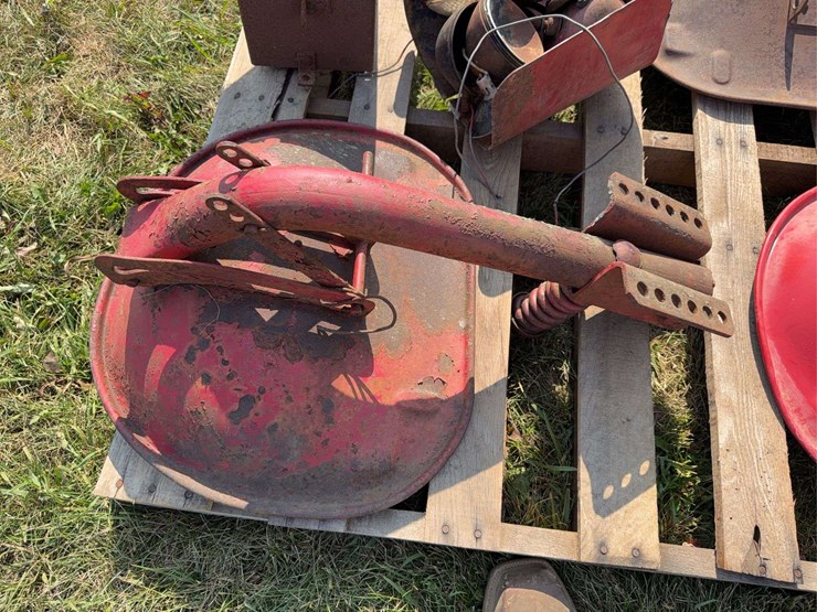 farmall-seat-pans,-battery-box,-pto-shield,-and-lights-image-4