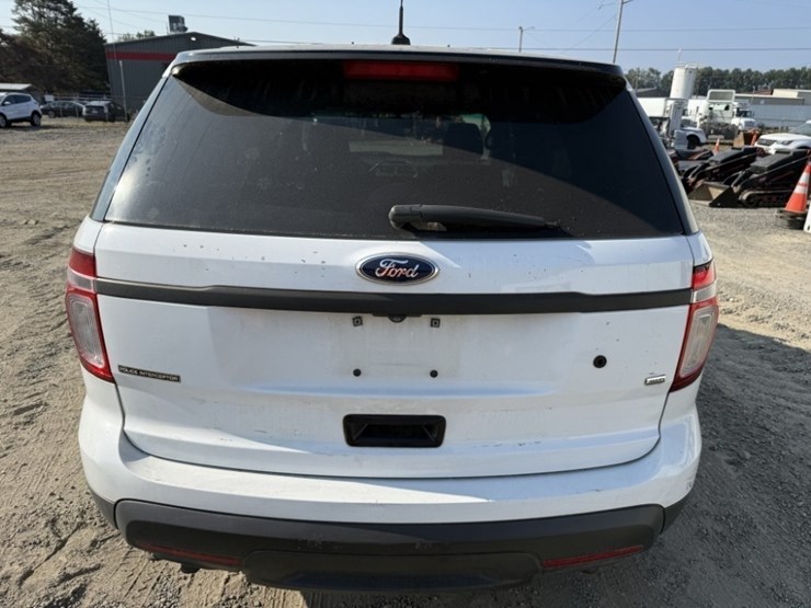 2015-ford-explorer-image-12
