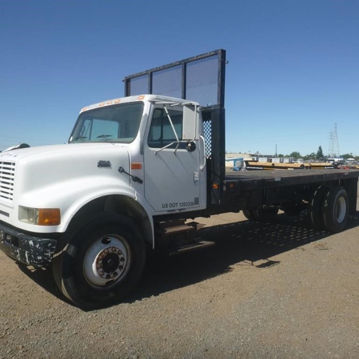 2001 INTERNATIONAL 4700