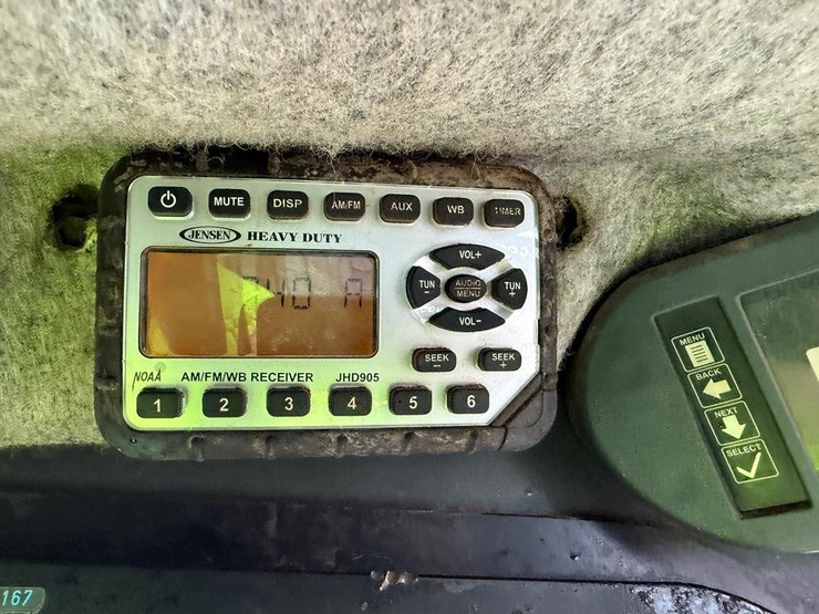 2012-deere-323d-image-23