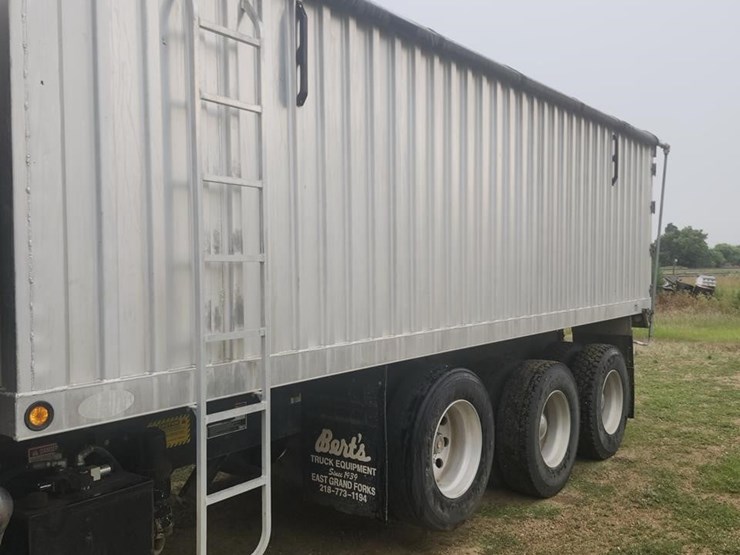 1999-peterbilt-385-image-38