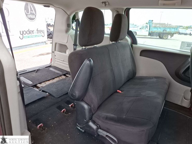 2013-dodge-grand-caravan-image-19