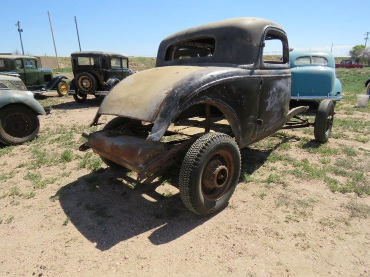 1934-ford-3-window-coupe-image-11