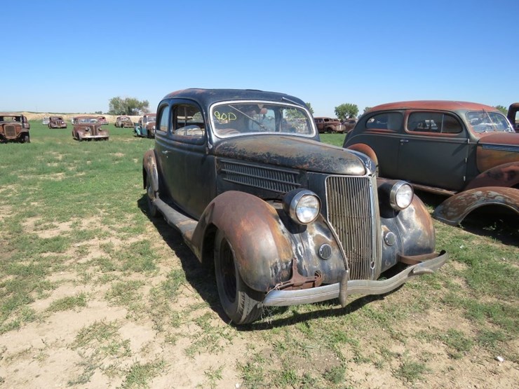 1936-ford-tudor-humpback-sedan-image-1