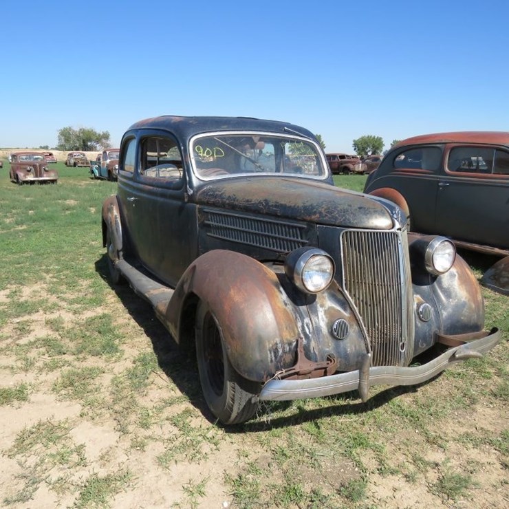 1936 Ford Tudor Humpback Sedan