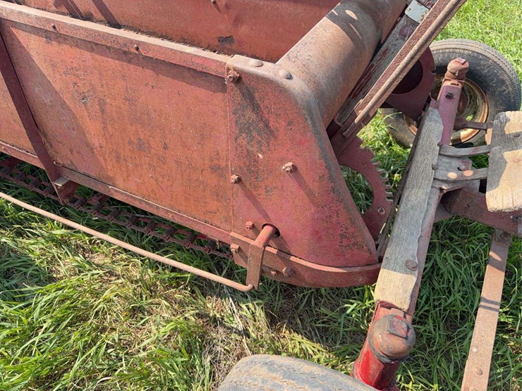 international-harvester-horse-drawn-manure-spreader-image-11