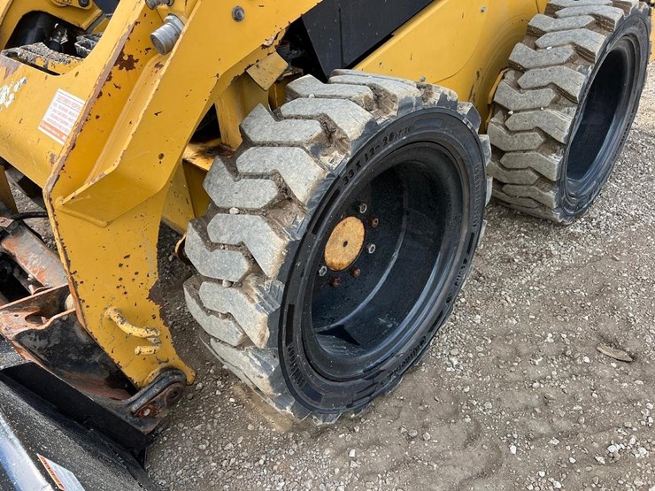 2017-caterpillar-262d-image-12