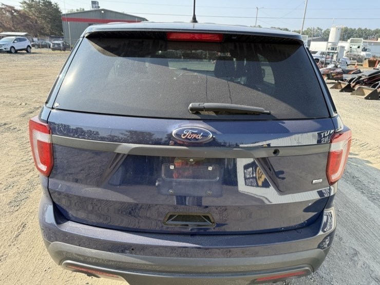 2017-ford-explorer-image-12