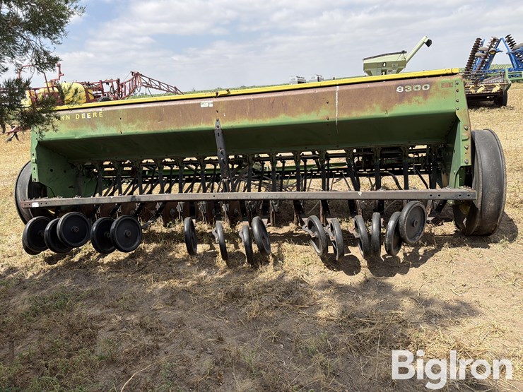 john-deere-8300-image-6