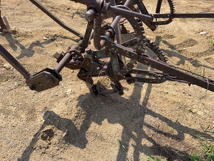 international-harvester-221-mounted-cultivator-image-18
