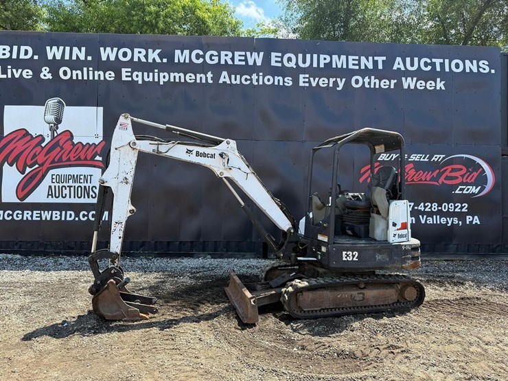 2015-bobcat-e32-image-1