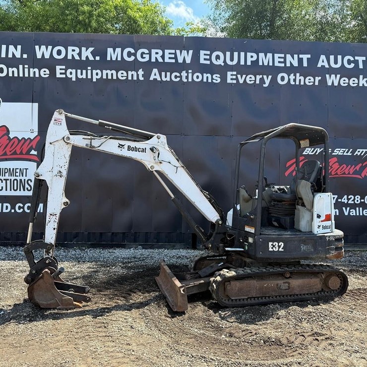 2015 BOBCAT E32