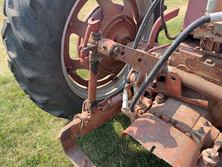 farmall-340-gas-with-loader-image-37