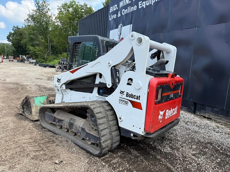 2022-bobcat-t770-image-2