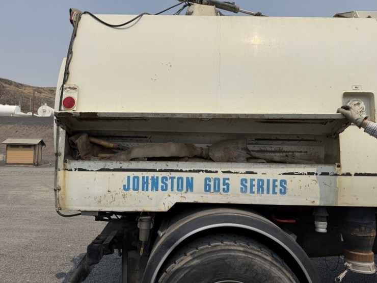 2001-johnston-605-image-17