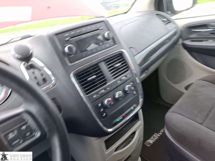 2013-dodge-grand-caravan-image-13