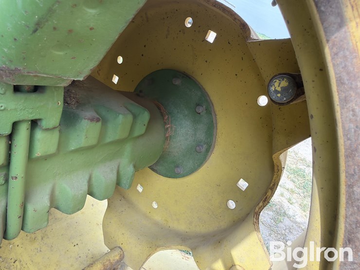 1975-john-deere-1530-image-16