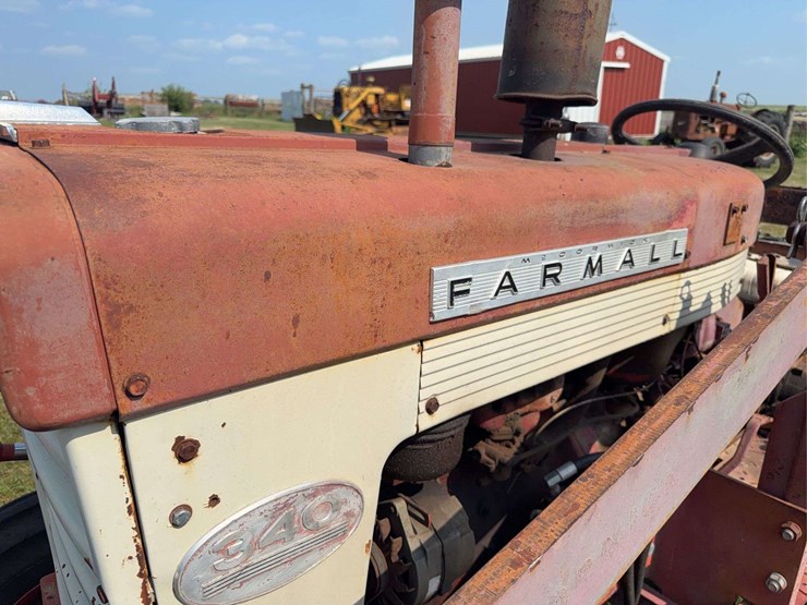farmall-340-gas-with-loader-image-56