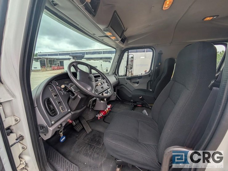 2011-freightliner-m2-stakebed-truck-image-22