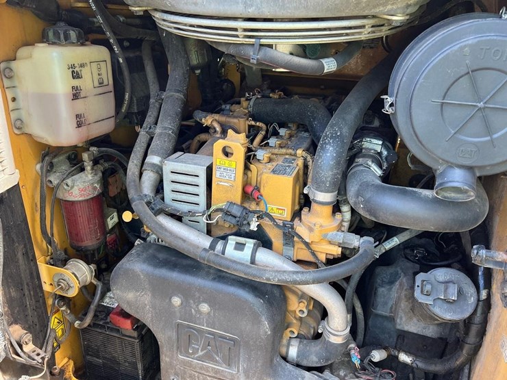 2017-caterpillar-262d-image-15