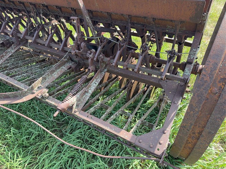 mccormick-deering-grain-drill-image-11