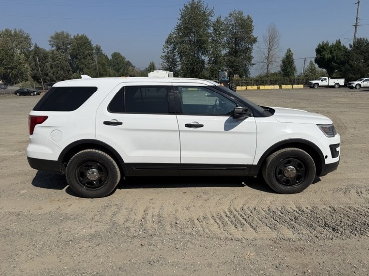 2016-ford-explorer-image-3