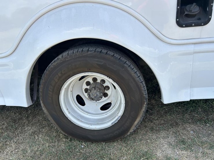 2008-ford-e350-image-21