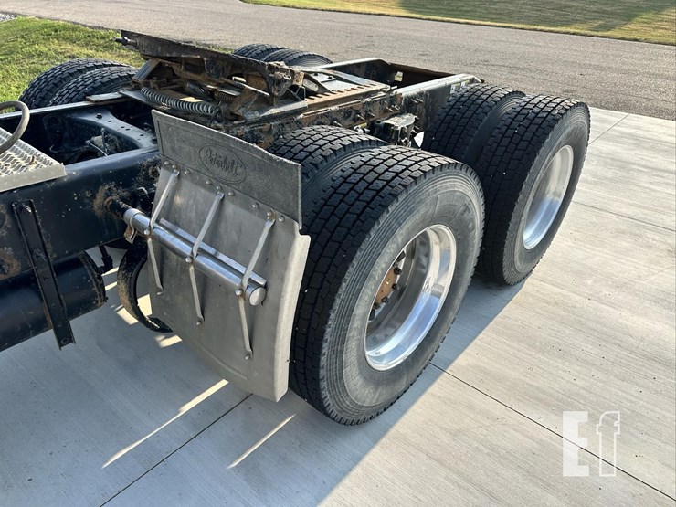 2012-peterbilt-386-image-33