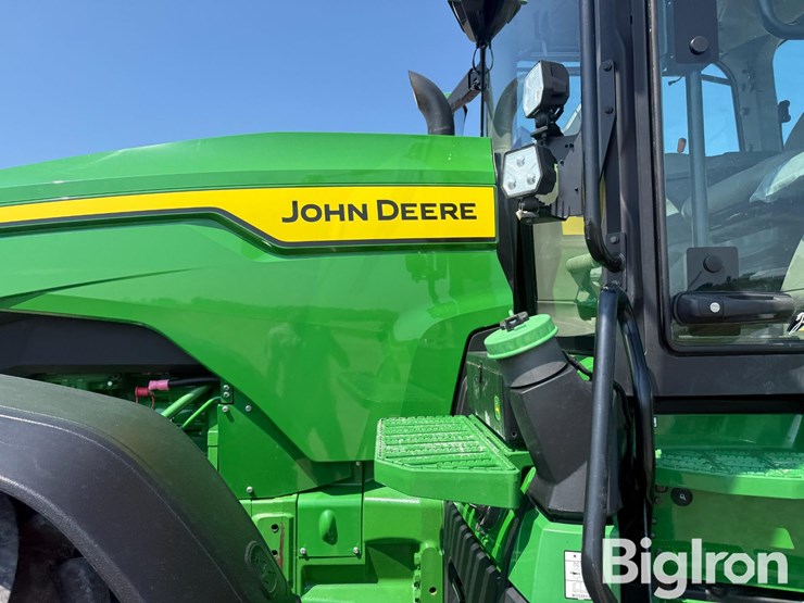 2025-john-deere-8r-370-image-12