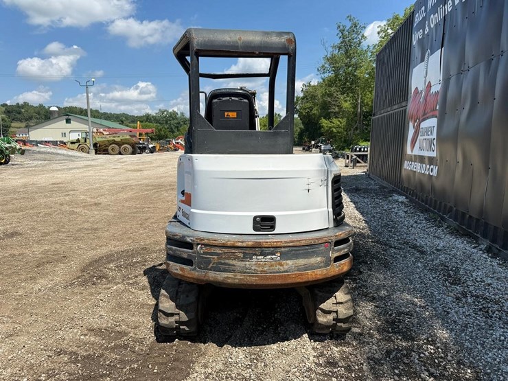 2015-bobcat-e32-image-3