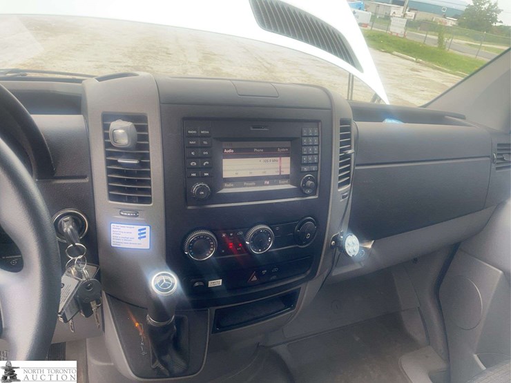 2015-mercedes-benz-sprinter-2500-image-13