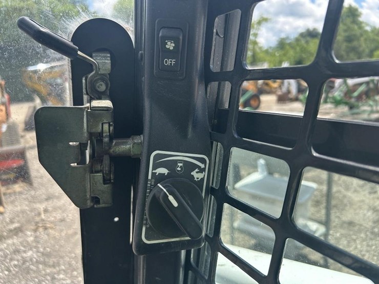 2022-bobcat-t770-image-14