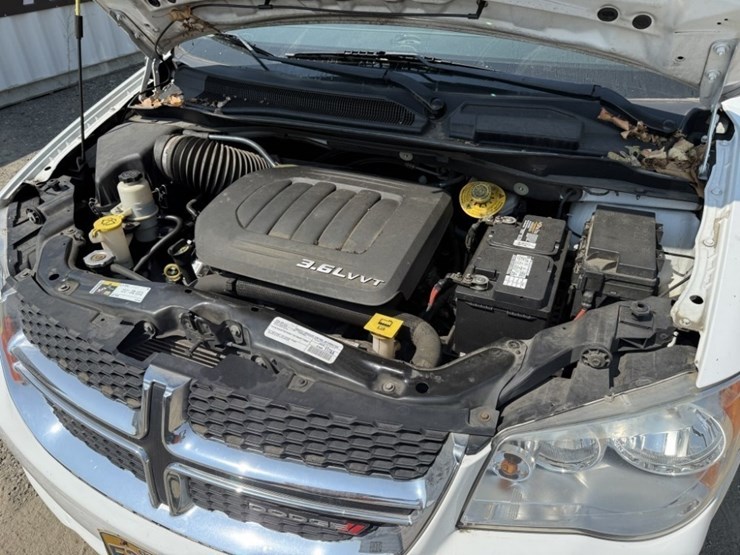 2015-dodge-grand-caravan-image-15