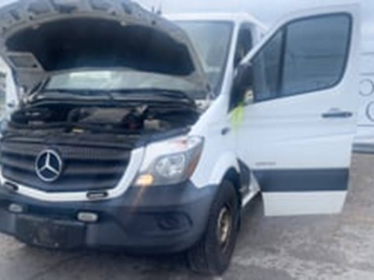2015-mercedes-benz-sprinter-2500-image-9