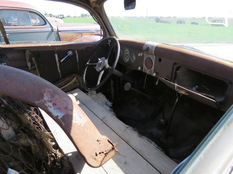 1936-ford-tudor-humpback-sedan-image-9