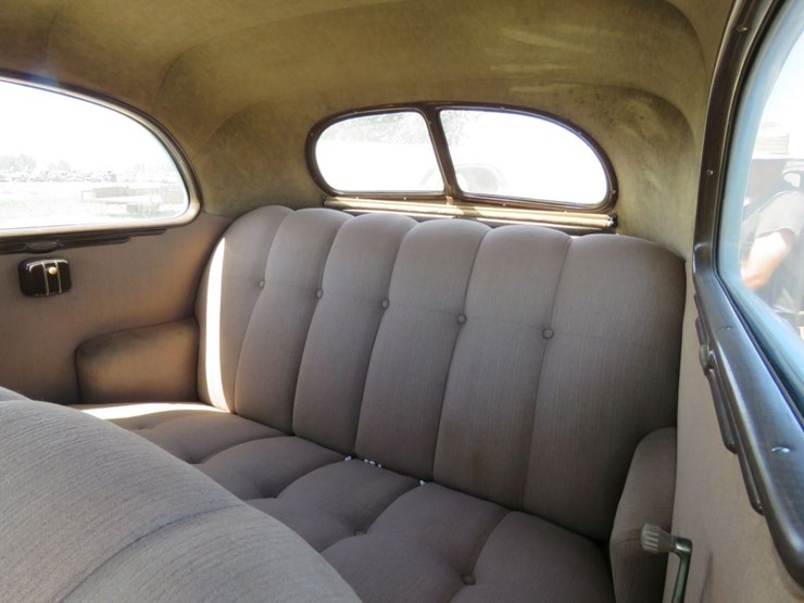 1937-ford-tudor-deluxe-sedan-image-20