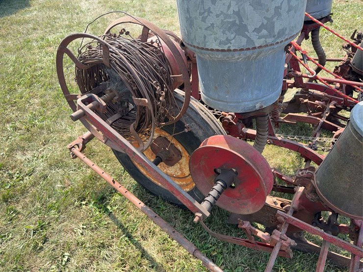 mccormick-deering-two-row-planter-image-15