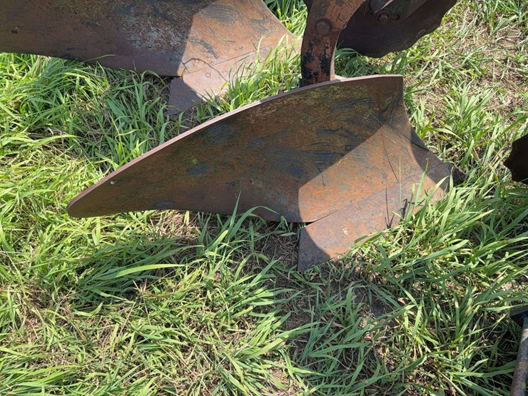 mccormick-deering-412-four-bottom-14”-fast-hitch-mold-board-plow-image-15