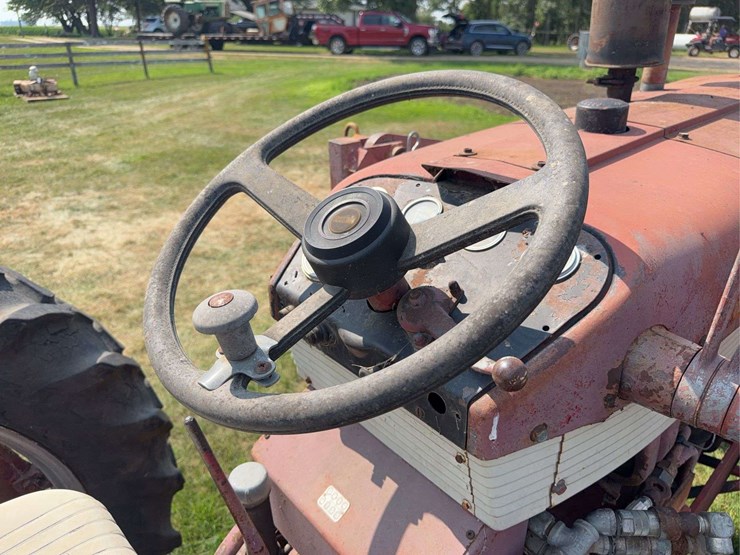 farmall-340-gas-with-loader-image-29