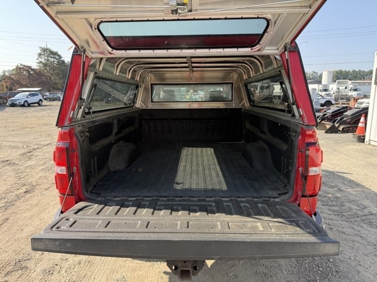 2016-gmc-sierra-2500-crew-cab-4x4-pickup-image-14