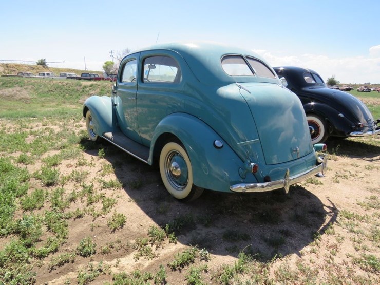 1937-ford-tudor-deluxe-sedan-image-8