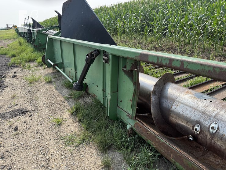 john-deere-230-image-12